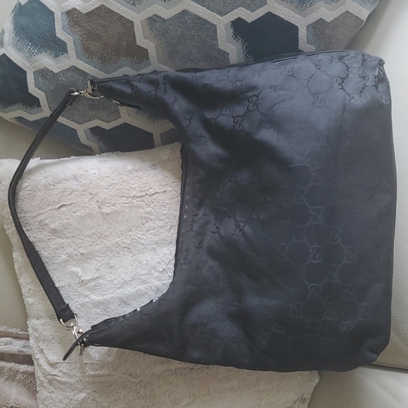 Gucci bag - Picture 1 of 17